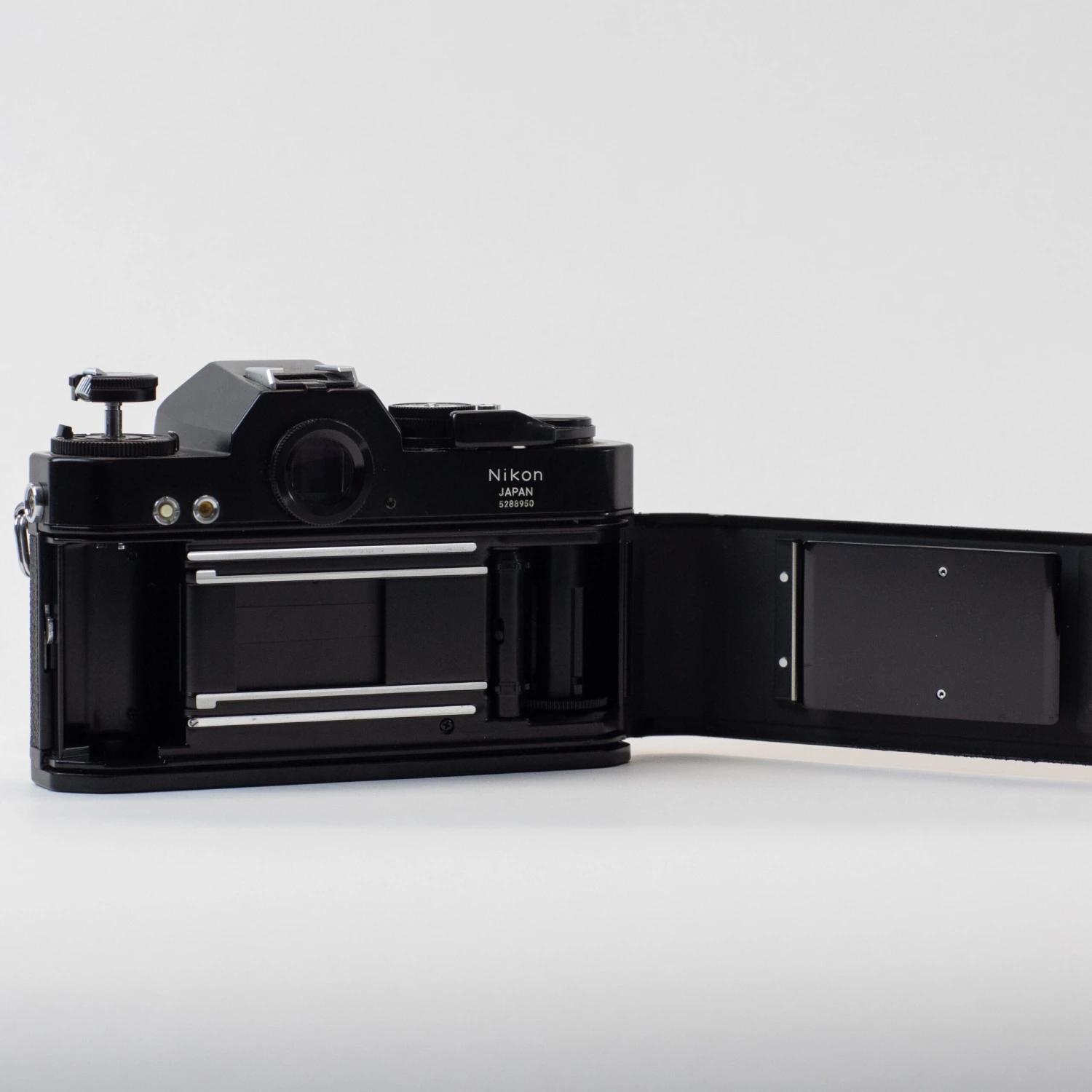 Nikon Nikkormat EL With 24mm F/2.8 Nikkor-NC Lens 11 Nikon Nikkormat EL With 24mm F/2.8 Nikkor-NC Lens - Image 9